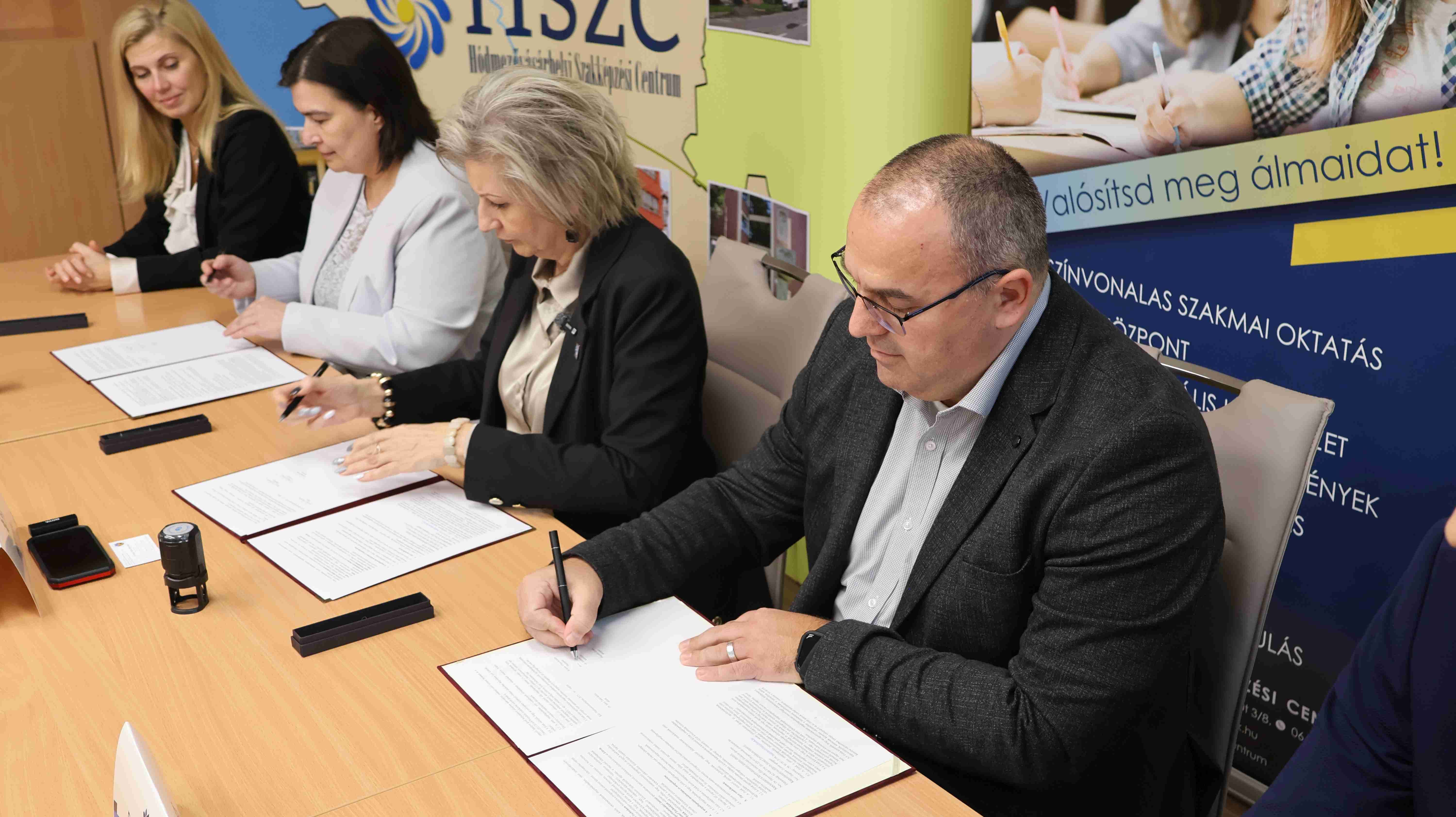 Újabb megállapodást kötött a Centrum és az SZTE