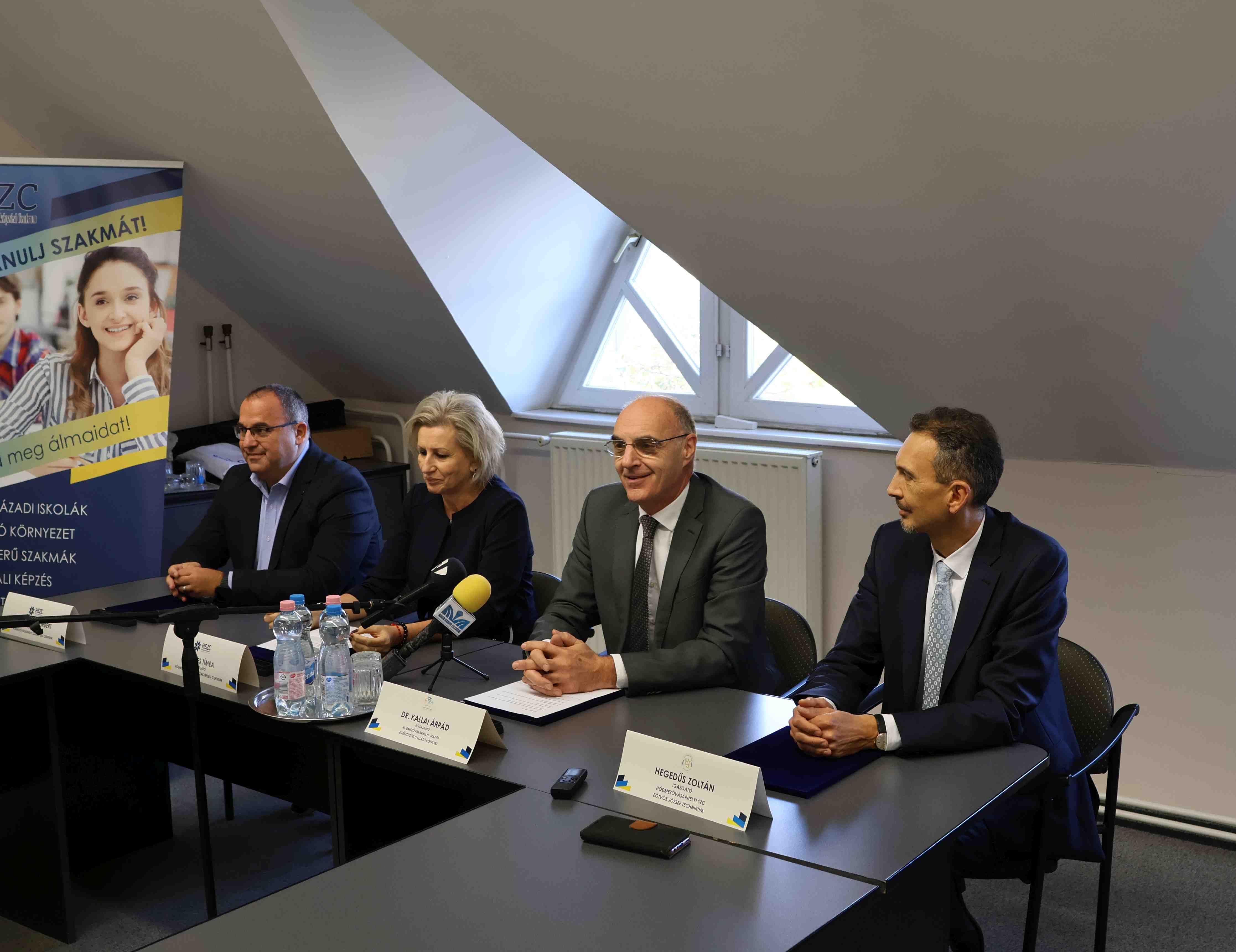Együttműködési megállapodást kötött a Centrum és Hódmezővásárhelyi-Makói Egészségügyi Ellátó Központ