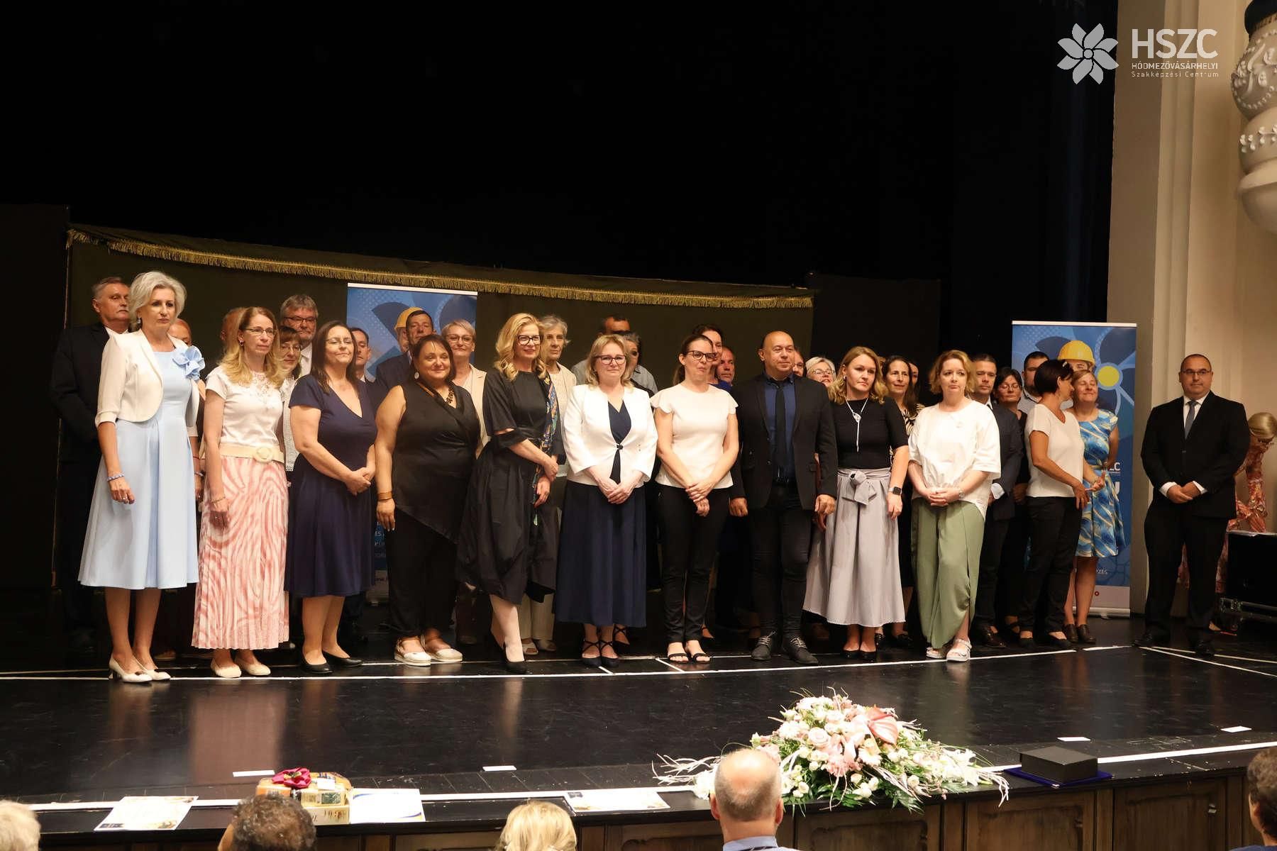 Kiválósági Díj – A Hódmezővásárhelyi Szakképzési Centrum oktatóinak munkáját ismerték el