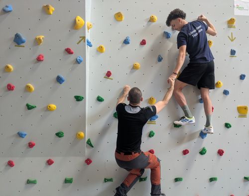 Új mászófal az Eötvösben