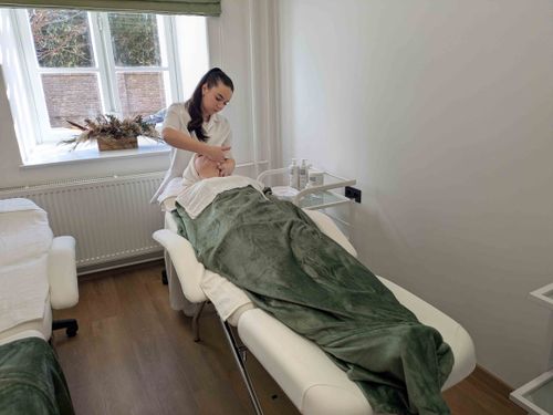 Kozmetikai terem-Eötvös