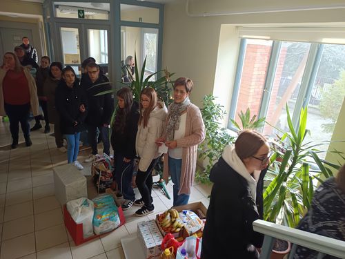 Karácsonyi jótékonykodás