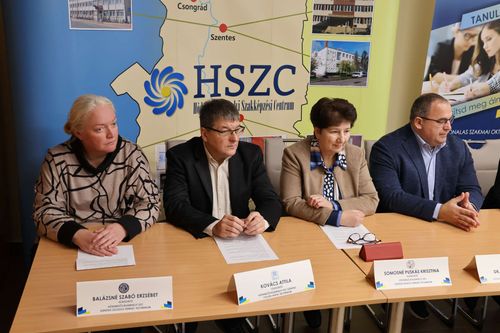 Szakmával a közösségekért címmel indított el egy új projektet a Centrum