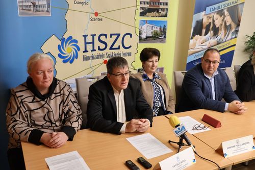 Szakmával a közösségekért címmel indított el egy új projektet a Centrum