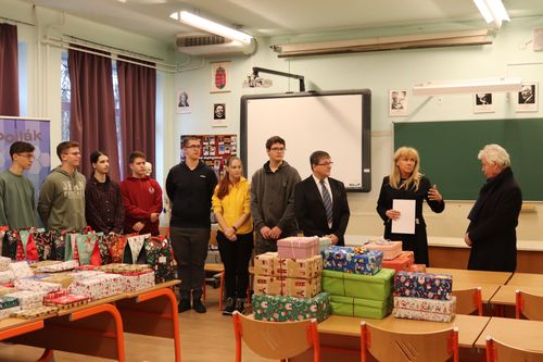 Aranykovács Andrea a Honvédelmi Minisztérium Kulturális és Társadalmi Kapcsolatok Osztályának Osztályvezetője köszönetet mond